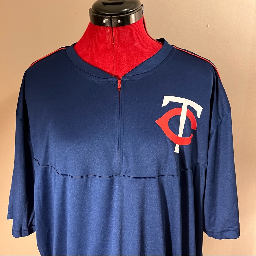 MN Twins Adult XL top - sponsored by CenturyLink
